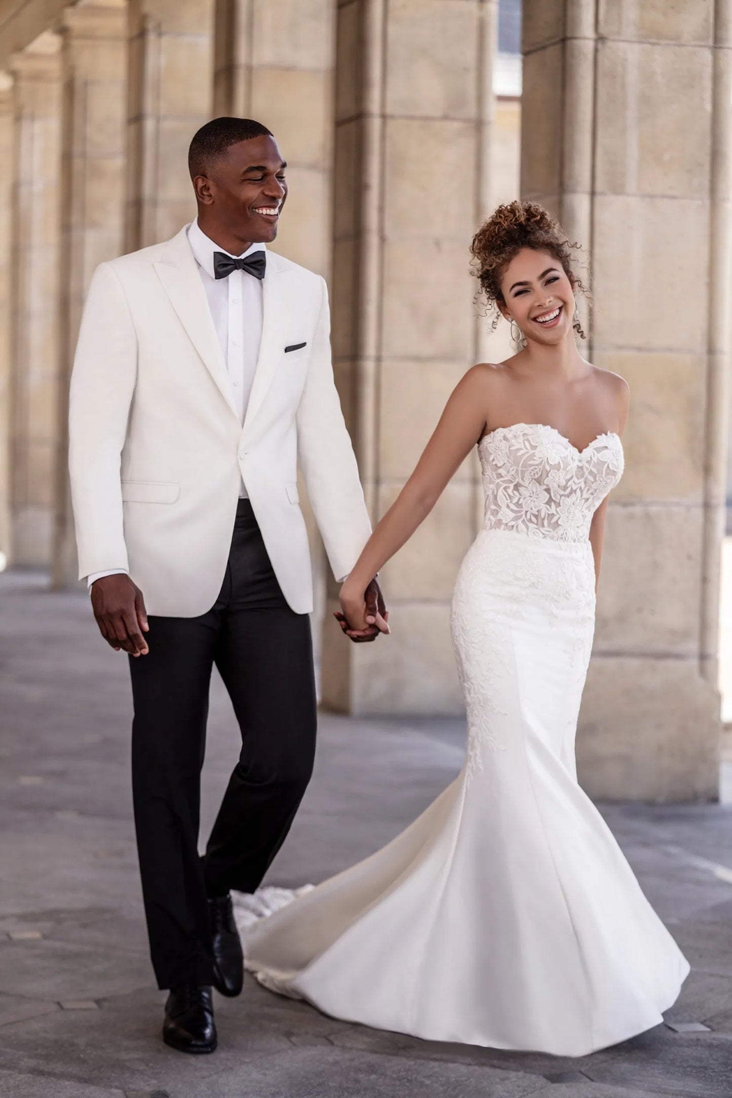 Fashion Strapless Sweetheart Neckline Long Train Mermaid Lace Bridal Wedding Dress