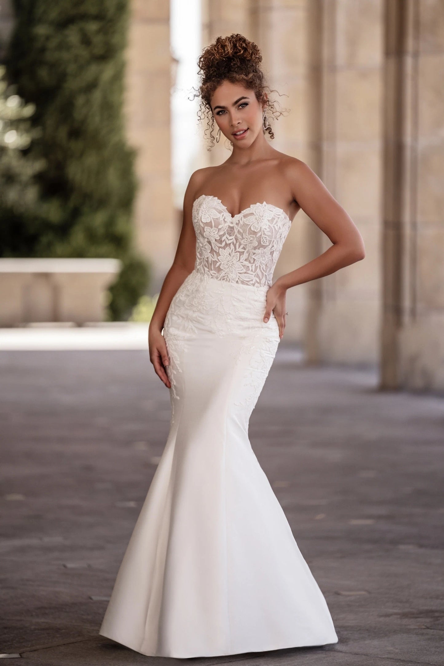Fashion Strapless Sweetheart Neckline Long Train Mermaid Lace Bridal Wedding Dress