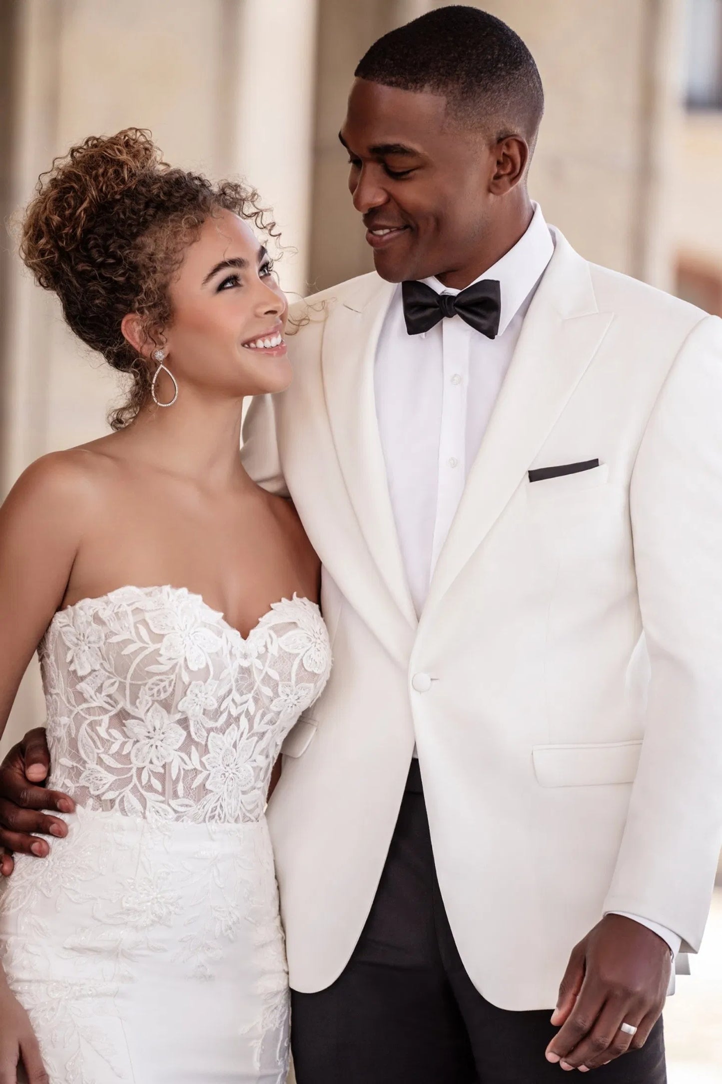 Fashion Strapless Sweetheart Neckline Long Train Mermaid Lace Bridal Wedding Dress