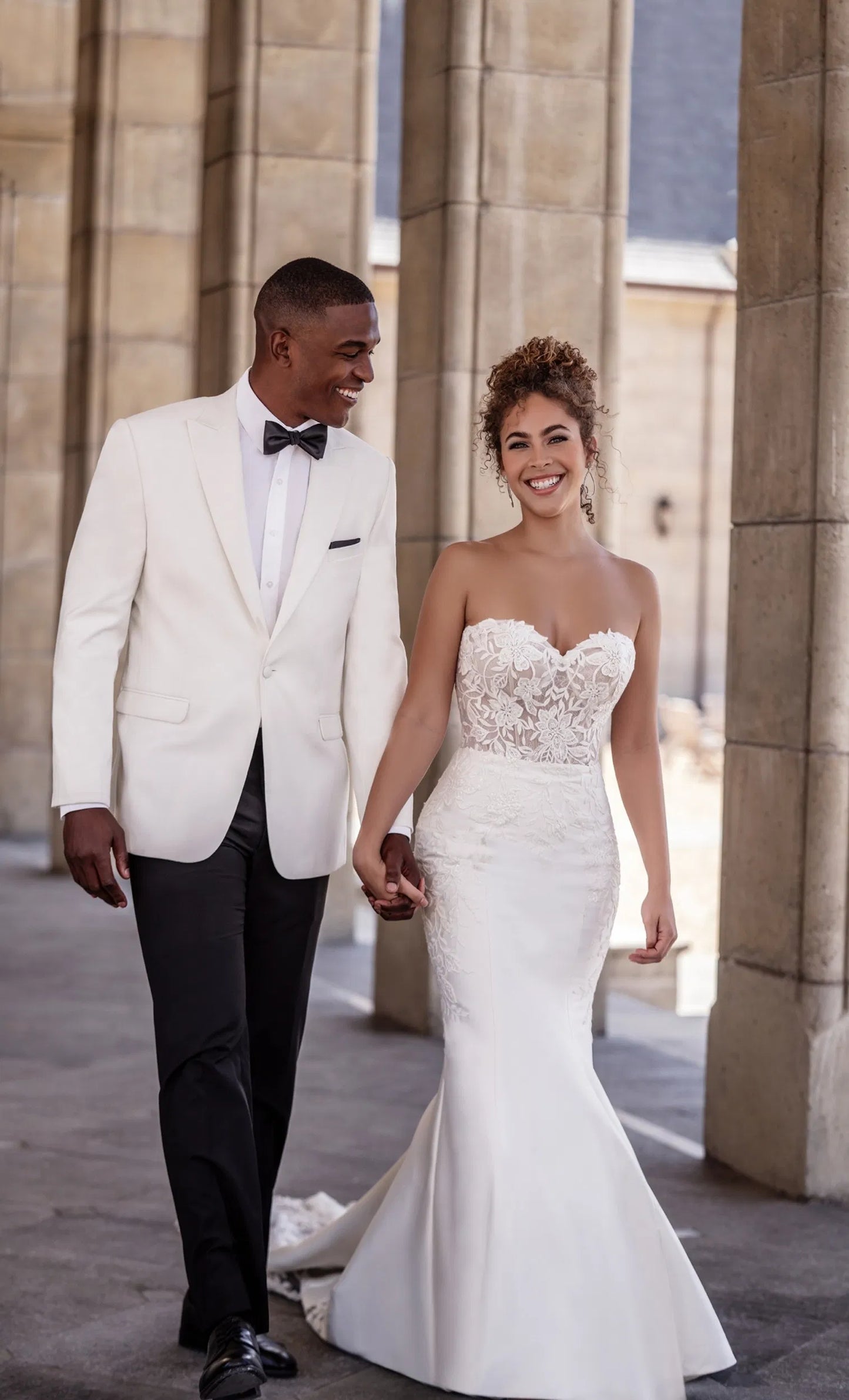 Fashion Strapless Sweetheart Neckline Long Train Mermaid Lace Bridal Wedding Dress