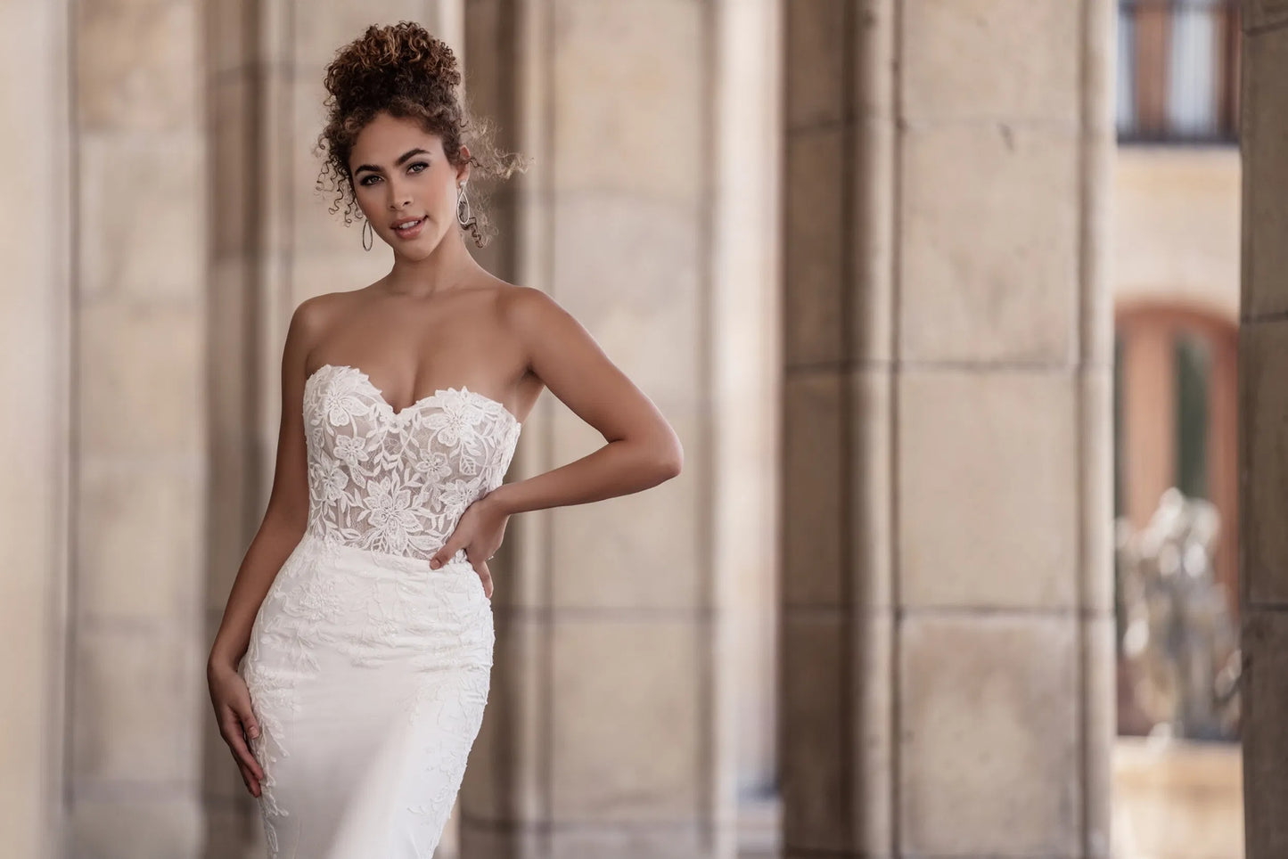 Fashion Strapless Sweetheart Neckline Long Train Mermaid Lace Bridal Wedding Dress