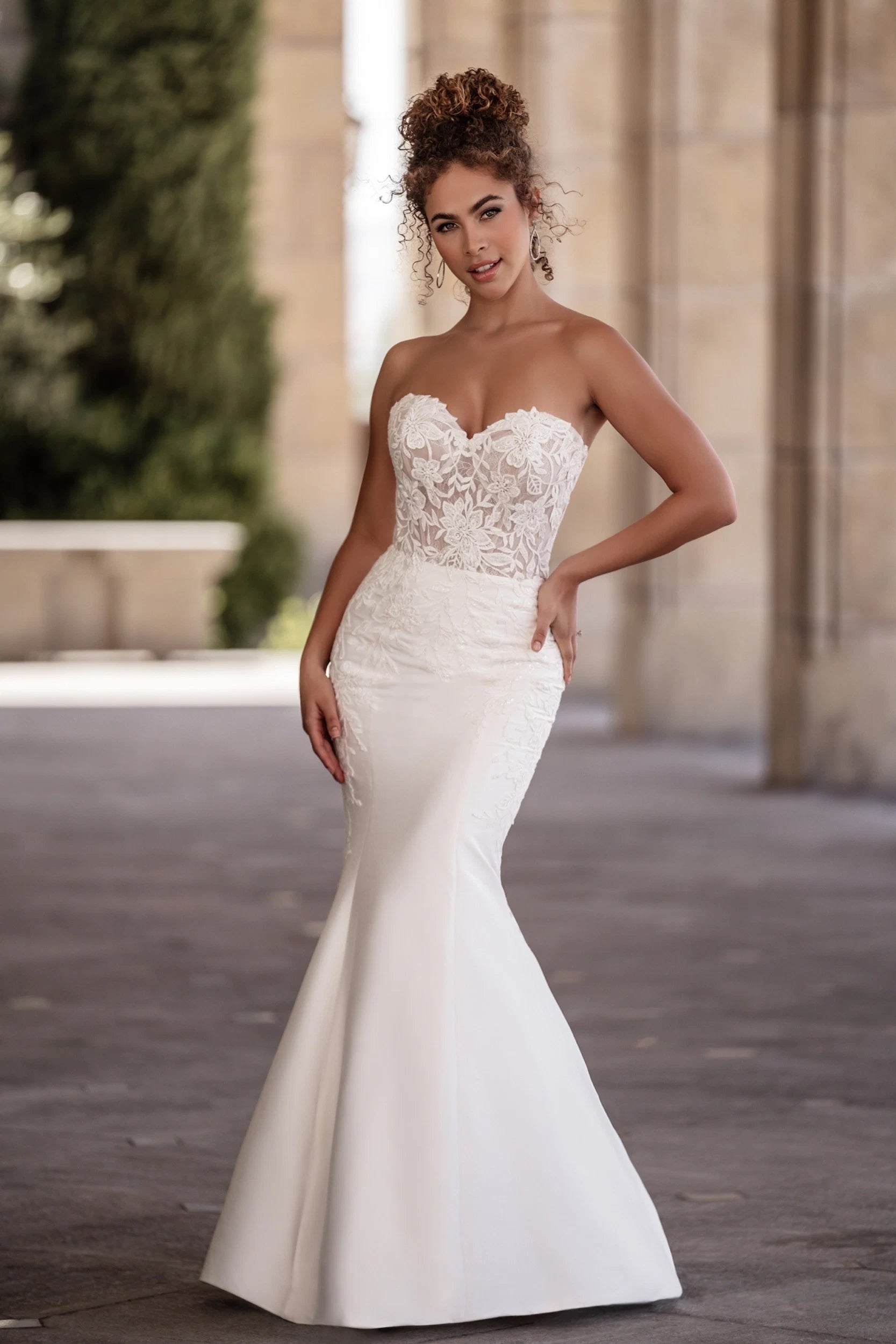 Fashion Strapless Sweetheart Neckline Long Train Mermaid Lace Bridal Wedding Dress